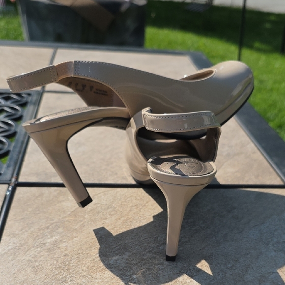 Life Stride Cream Heels with Slingback - Picture 2 of 7